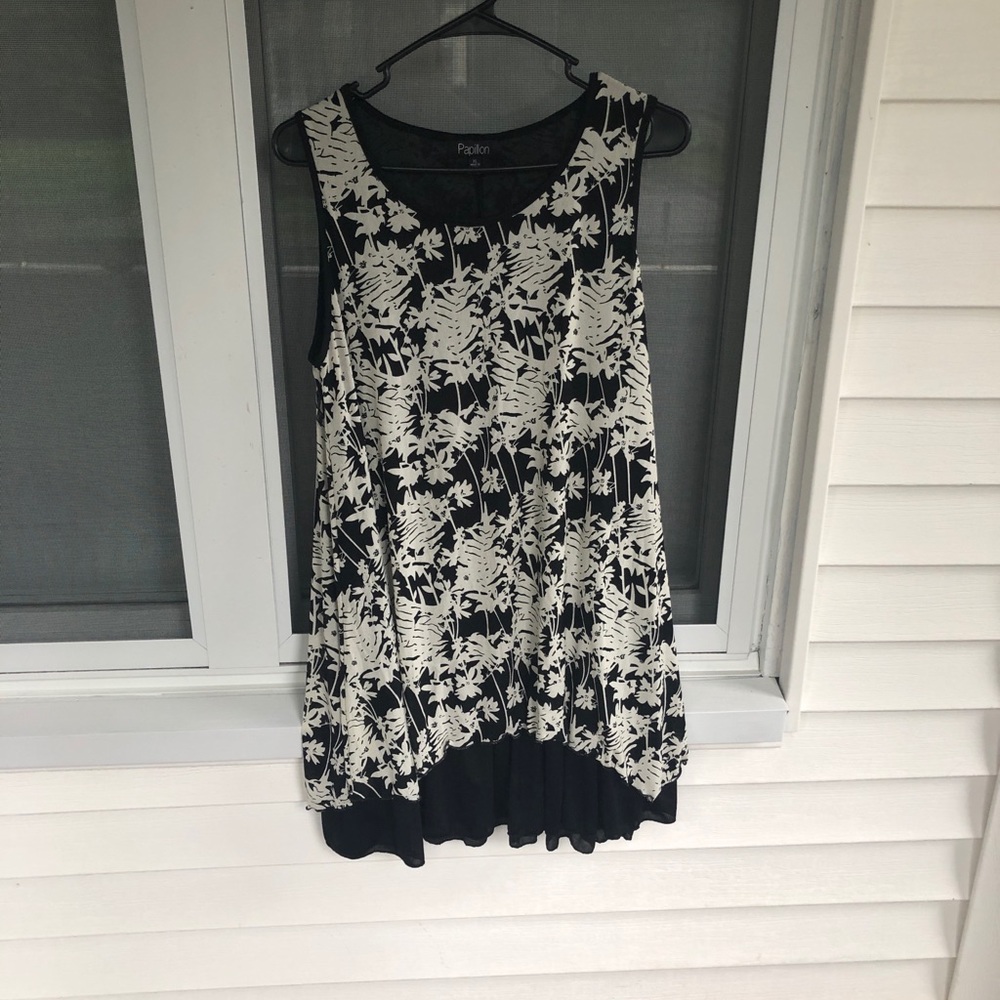 Papillon black and white dress perfect condition